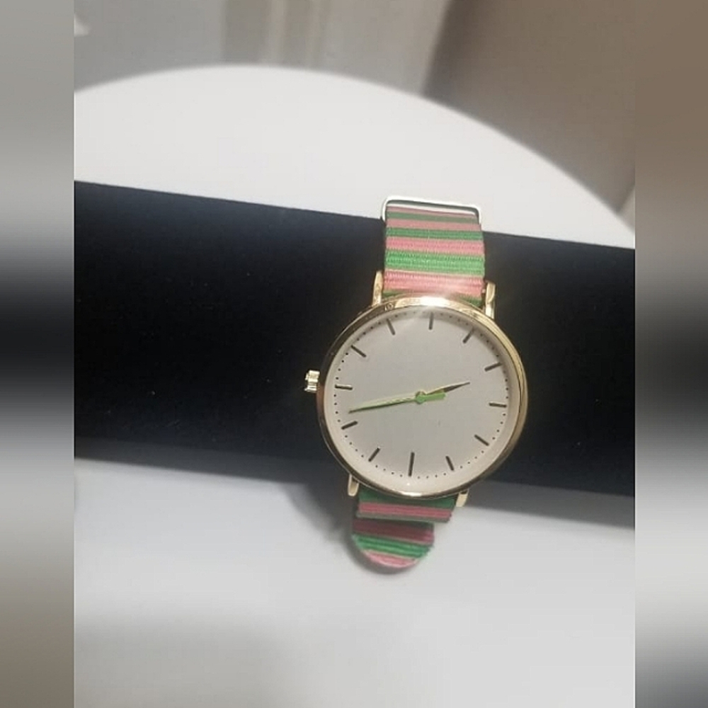 Men's Green and Pink Ultra Thin Wristwatch. 🌴